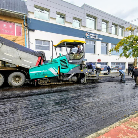Avanzan los trabajos de asfaltado en Rosas y 9 de Julio