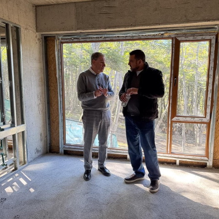 Vuoto recorrió la ampliación del hotel Altos de Ushuaia