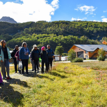 Adultos mayores realizaron senderismo hasta la Cascada del Viento