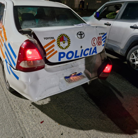 Joven de 19 años al volante deja tres policías hospitalizados