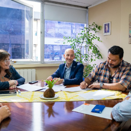 Gobierno firmó con la UNTDF un acuerdo para que la institución abone el pago de servicios con acciones de cooperación, consultoria y asesoramiento