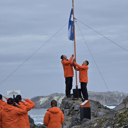 El rompehielos ARA “Almirante Irízar” cerró las bases temporarias Brown y Primavera