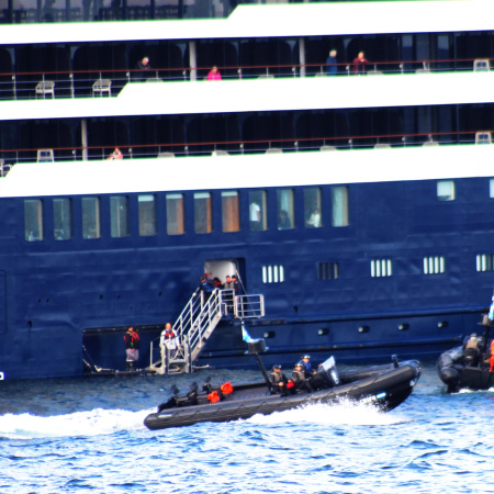La Armada evacuó a pasajero en el Drake aunque falleció tras llegar a Ushuaia