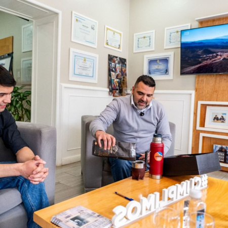 Vuoto se reunió con jóvenes emprendedores que elaboraron una yerba mate fueguina