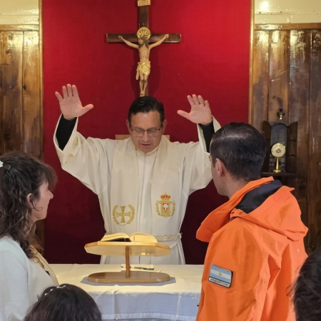 Amor y soberanía: Un nuevo casamiento religioso hace historia en la Base Esperanza