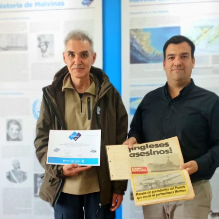 Vecino de Lomas de Zamora donó material histórico al Espacio Pensar Malvinas