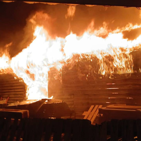 Una vivienda destruida y dos mascotas fallecidas fue el saldo de un incendio