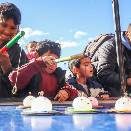Masiva convocatoria en "Pascuas en la Plaza" con más de 500 vecinos y vecinas