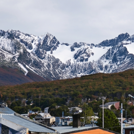 La Legislatura busca regular el senderismo y el trekking para frenar la degradación ambiental
