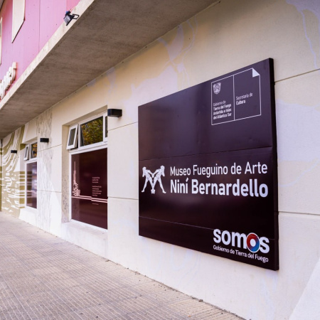 El Museo Fueguino de Arte abrirá sus puertas para una nueva edición de la feria "Vidriera de Artistas"
