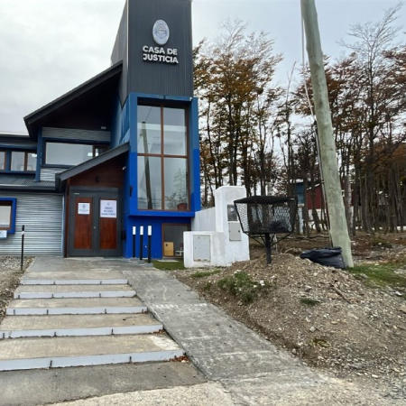 Avanza una obra para mejorar la accesibilidad en la Casa de Justicia de Tolhuin