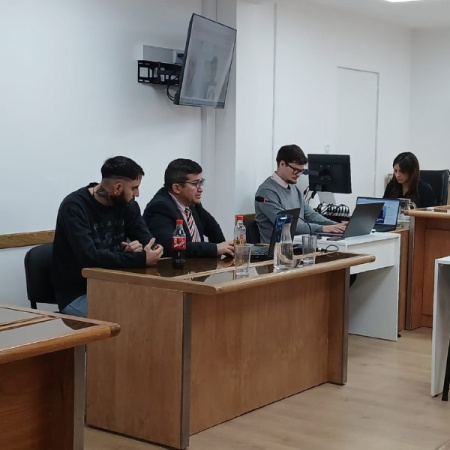 Hoy se conocerá el veredicto en el juicio a tres hombres acusados de agredir a policías