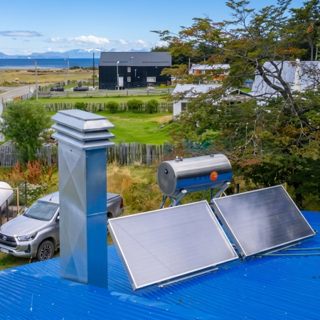 Aseguran que los paneles solares instalados en Almanza muestran resultados positivos