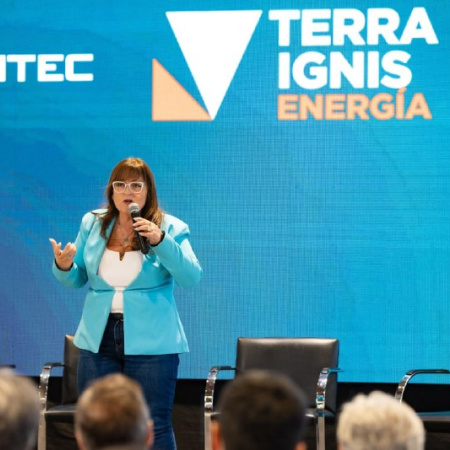 Gabriela Castillo destacó el acuerdo con Velitec SA por ser "importante y trascedente" para la Provincia