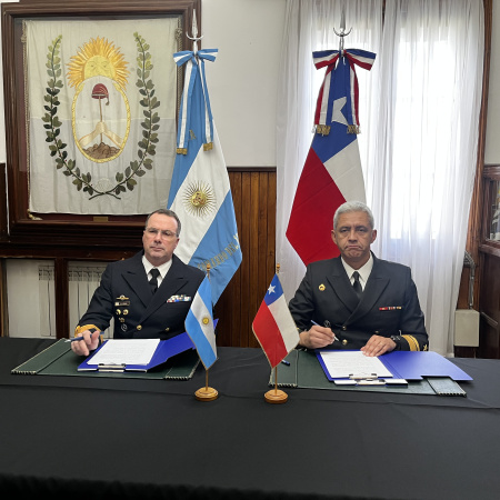 Armadas de Argentina y Chile concretaron encuentro en Ushuaia