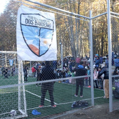 Inversión municipal: inauguraron un playón deportivo en el Dos Banderas