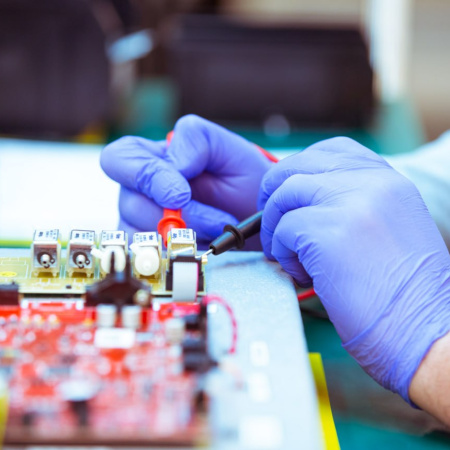 Man: "Estamos trabajando con nuestro equipo y con el sector productivo para evaluar el alcance del nuevo decreto"