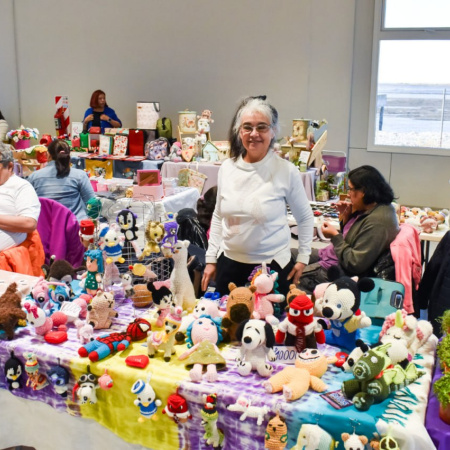 Gobierno consolida la feria de artesanos locales como espacio de encuentro vecinal