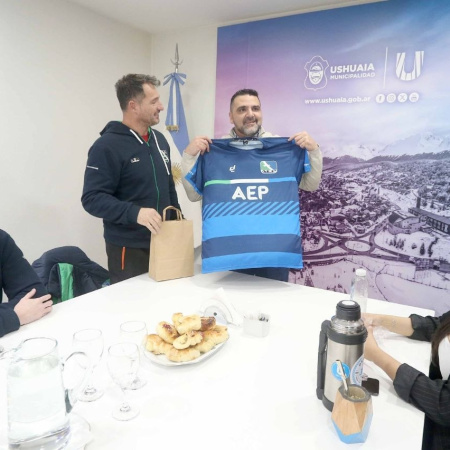 Vuoto recibió a jugadoras y dirigentes del club AEP