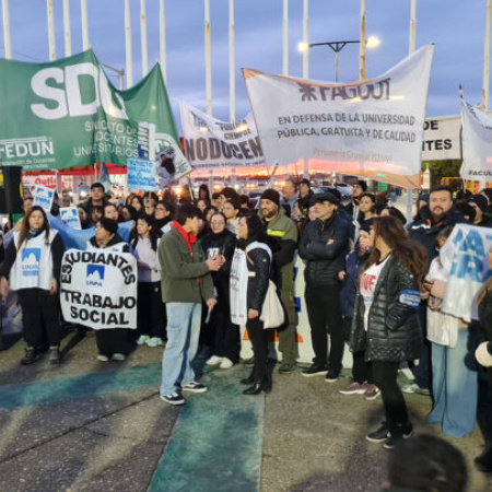 Multitudinaria Marcha Federal Universitaria en Tierra del Fuego