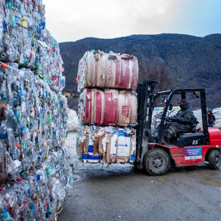 Exportan al continente 15 toneladas de material para reciclaje