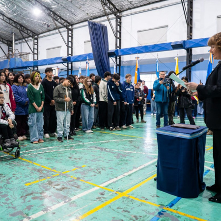 Estudiantes ushuaienses prometieron lealtad a la Constitución Provincial