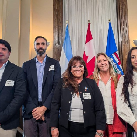 Castillo presentó el potencial en materia de hidrocarburos de la provincia