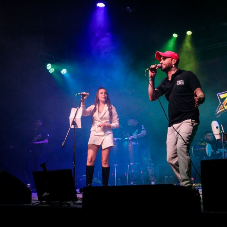 Ushuaia vibró con la "Noche Tropical" en el Esther Fadul