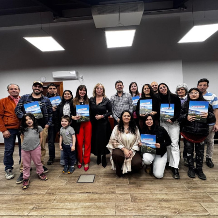 El Municipio entregó decretos de adjudicación de tierras a graduados universitarios