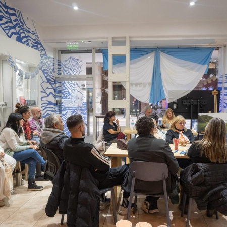 Casa de Ushuaia brindó el taller intergeneracional de salud mental "Del algoritmo al encuentro"