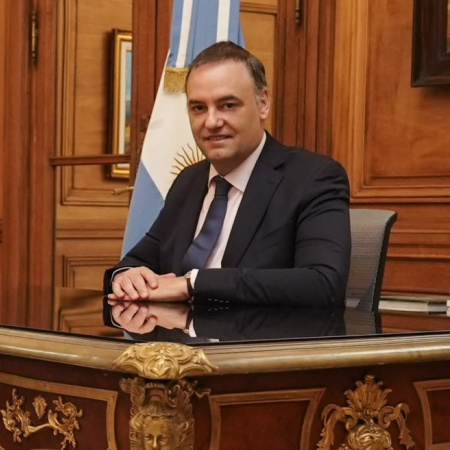 Adorni renunció argumentando una "carnicería mediática" aunque dijo irse "con la conciencia tranquila"
