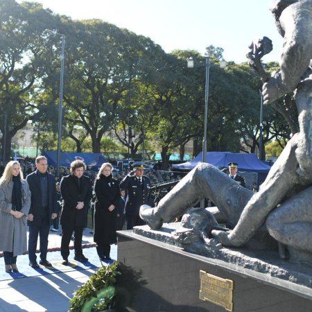 El Presidente encabezó el homenaje a los policías federales caídos en cumplimiento del deber