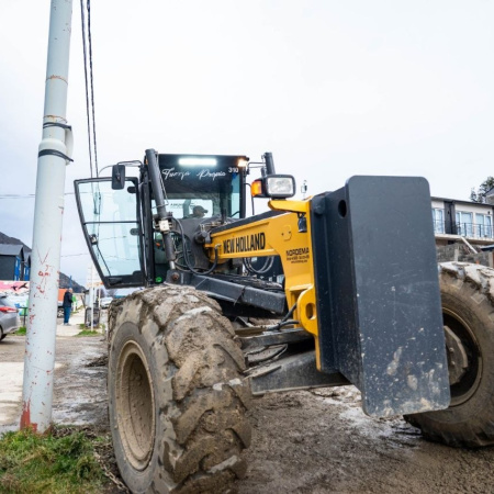 La Municipalidad realizó tareas de mejora vial en el barrio Barrancas del Pipo