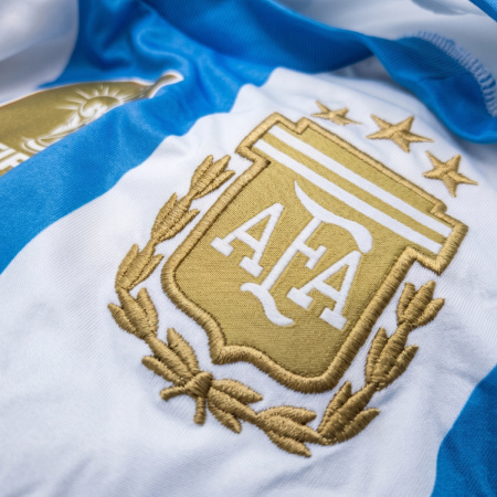 Milei destacó el triunfo de la Selección Argentina y afirmó: “Argentina no se rinde”