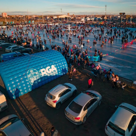 Río Grande: una multitud disfrutó de la pista de patinaje sobre hielo