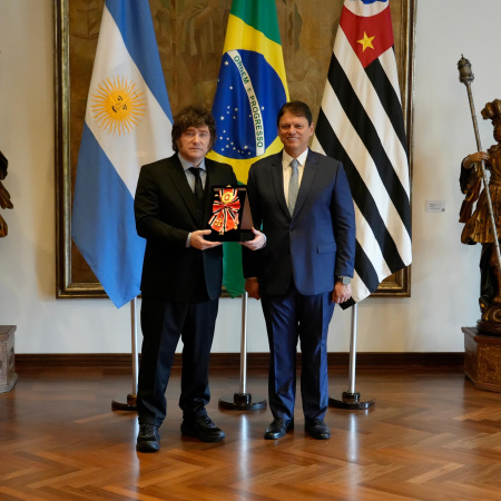 Milei fue condecorado por el Gobierno de San Paulo