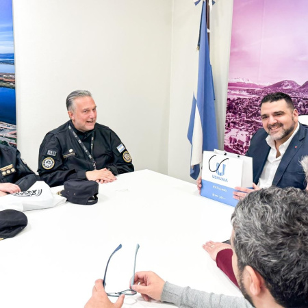 Vuoto recibió a autoridades de la Policía de Seguridad Aeroportuaria