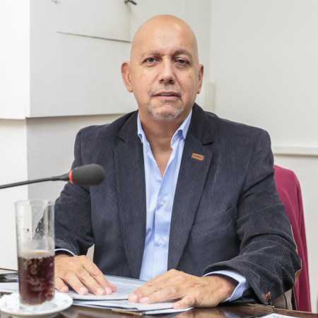 Villegas: “Los salarios docentes están deprimidos y ese reclamo merece ser atendido"