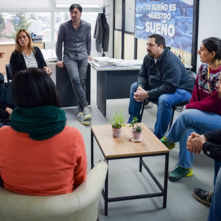 Funcionarios municipales se reunieron con representantes de la escuela Las Bandurrias