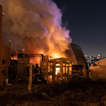 Incendio destruye vivienda deshabitada en Río Grande
