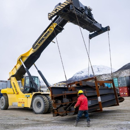 Nueva usina en Ushuaia: Ya se descargaron 4.500 toneladas de componentes