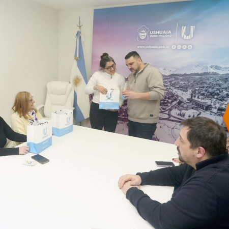 Senadoras y senadores se reunieron con Vuoto en la intendencia de Ushuaia