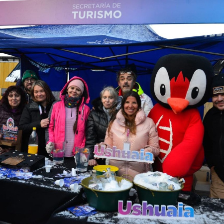 Ushuaia participó de la bajada de antorchas en el Cerro Martial