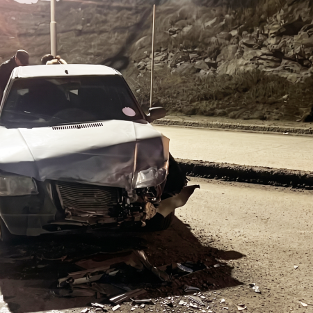 Un auto chocó un utilitario en la parte trasera en Av. Perito Moreno