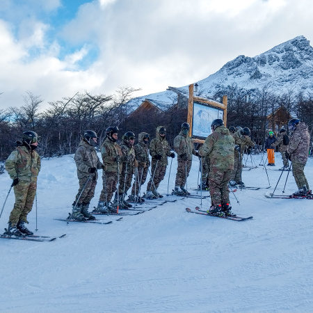 Efectivos del Batallón de Infantería de Marina N° 4 se adiestran en técnicas de baja montaña
