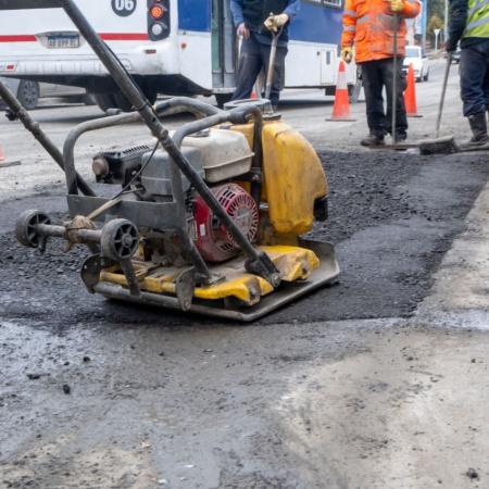 El Municipio continúa con trabajos de bacheo y mantenimiento vial