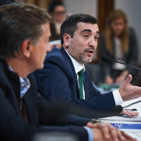 Coto cuestionó al Ejecutivo Provincial por las contradicciones en torno al buque de bandera británica