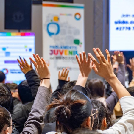 Gobierno presenta una agenda para celebrar el Mes de las Juventudes