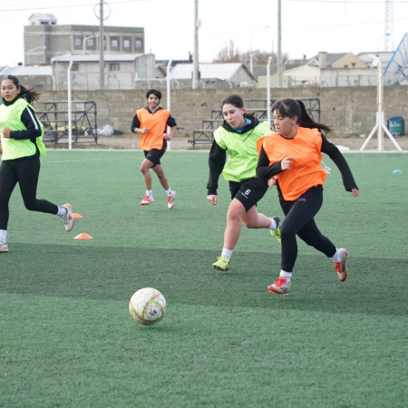 El seleccionado femenino de fútbol continúa sus preparación para los Juegos de la Araucanía