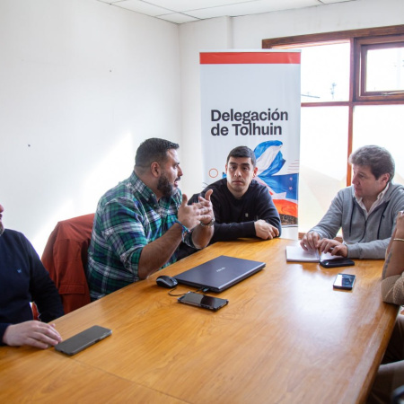 Gobierno profundiza el acceso de familias al agua potable y cloacas en Tolhuin